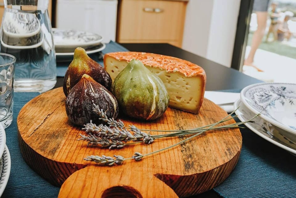  Sabores autênticos da região. Desfrute de produtos locais frescos durante a sua estadia.
@lugarnasestrelas