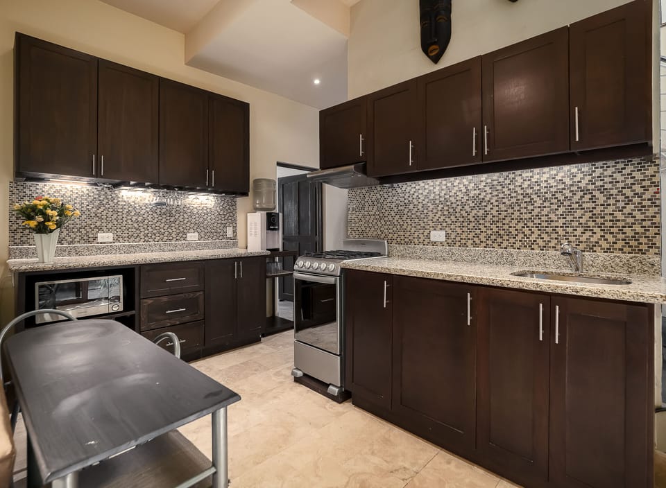 fully equipped kitchen 