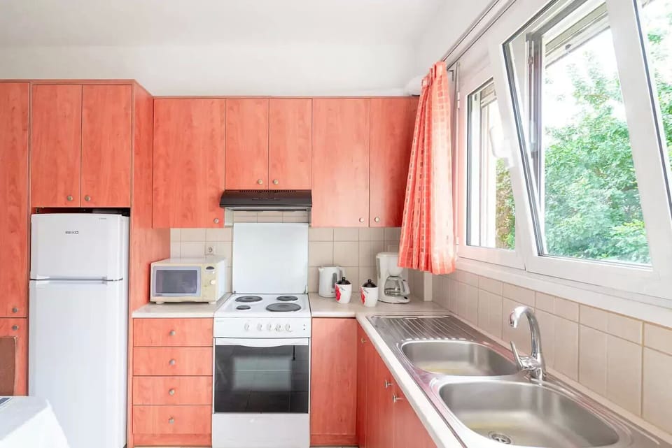 Fully equipped kitchen with all amenities