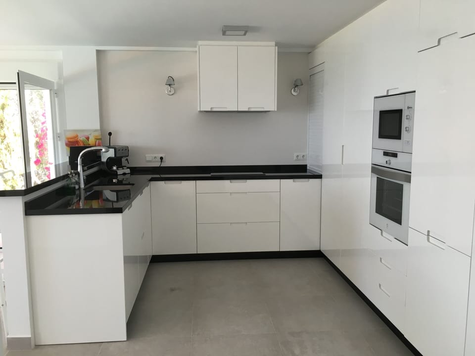 Fully equipped Open kitchen 