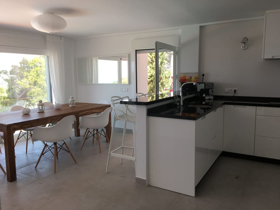 Kitchen and dining room 