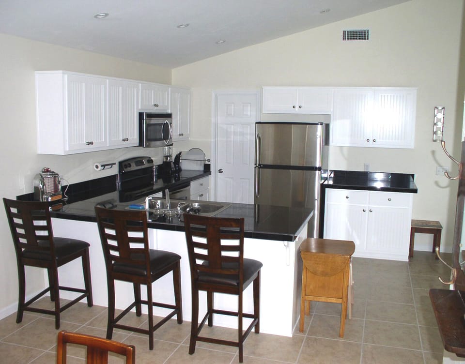 fully equipped  kitchen