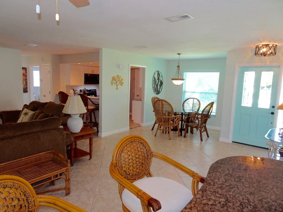 Dining area for 4