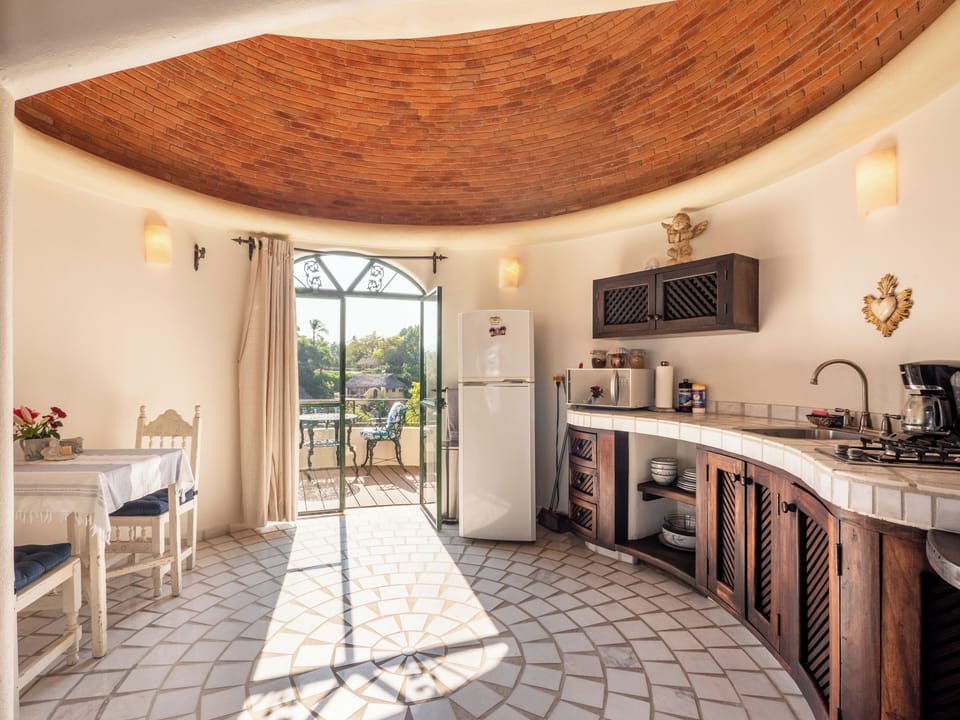 Casa Rumi kitchen and doors to the deck