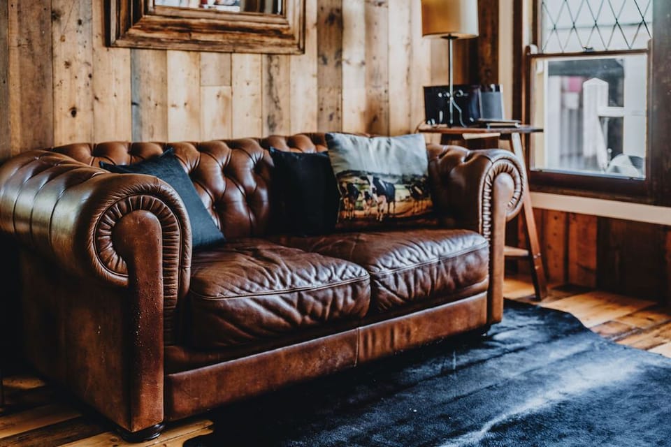 Comfy Lounge to relax in front of the fire (1)