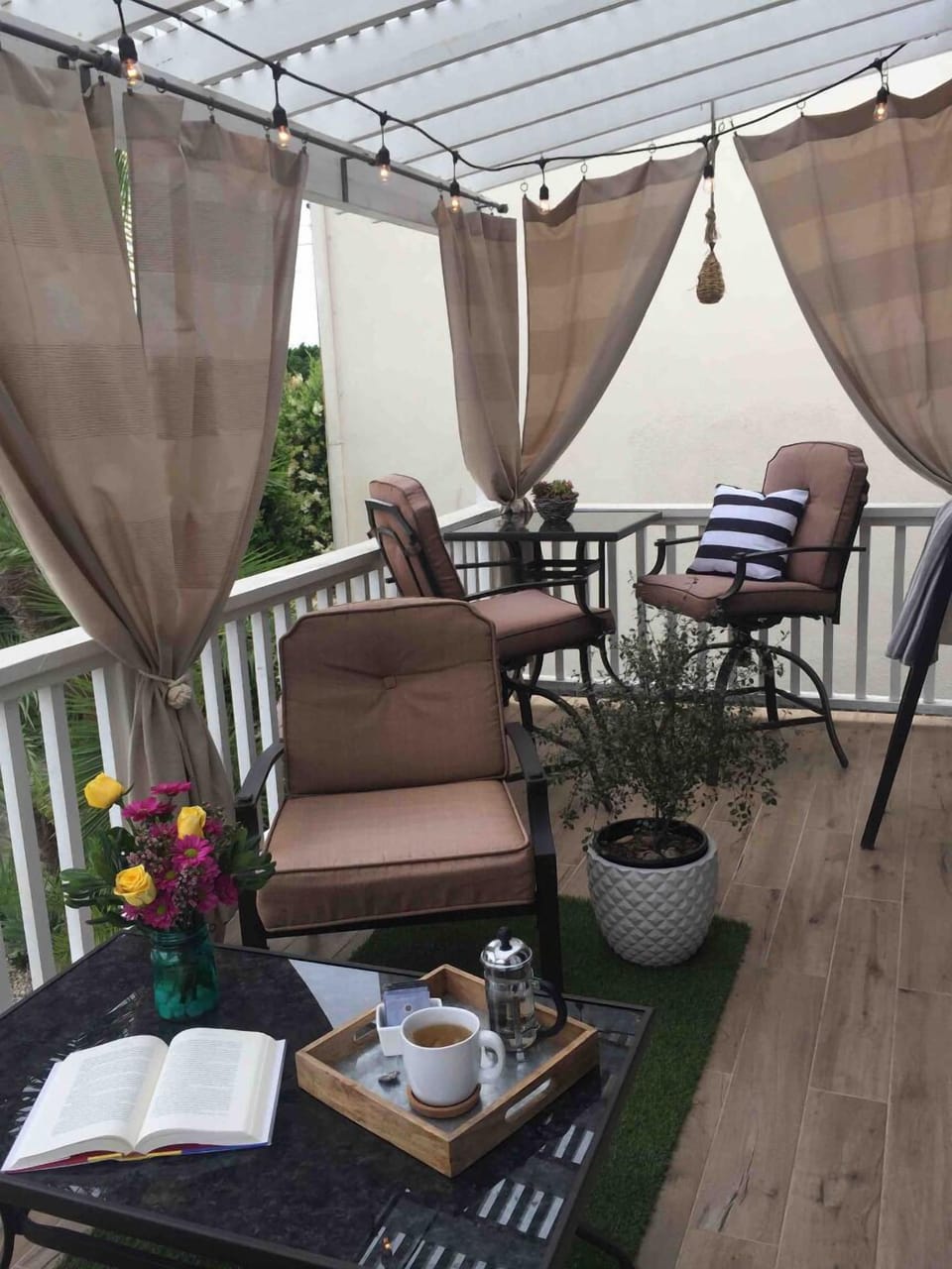 Balcony with Veiws