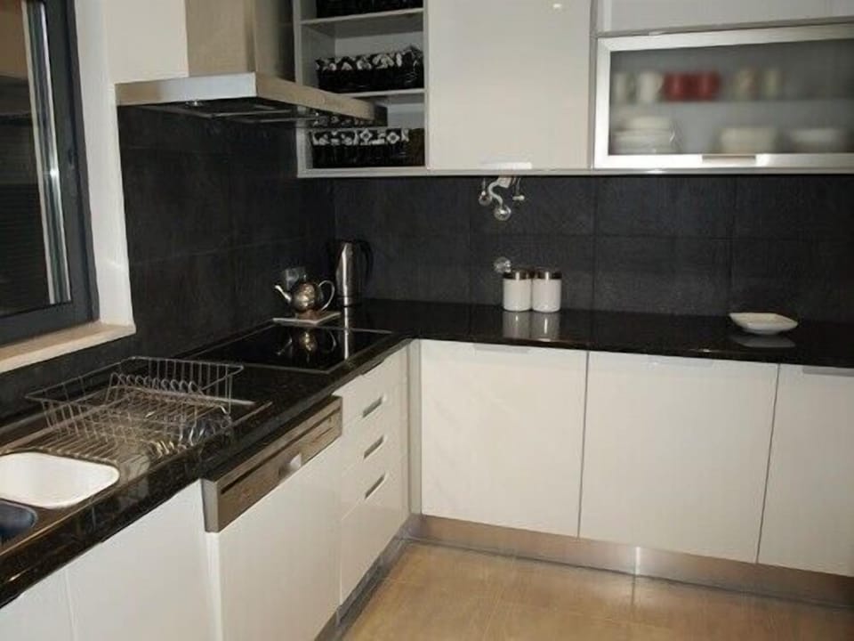 Fully fitted Kitchen