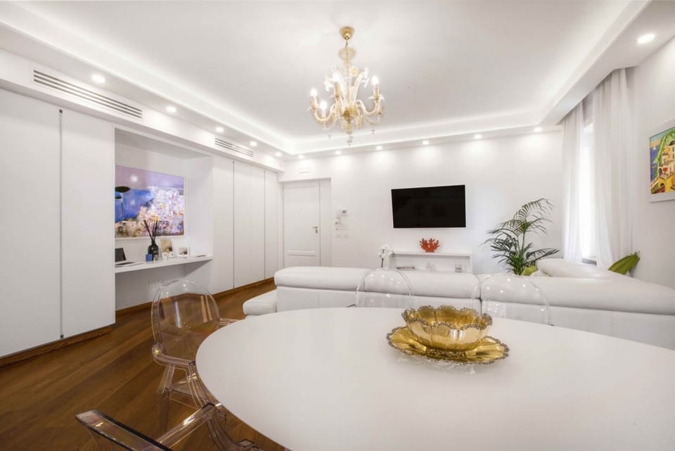 Luxury Home Sea View & Jacuzzi in Sorrento centre Apartment in Priora