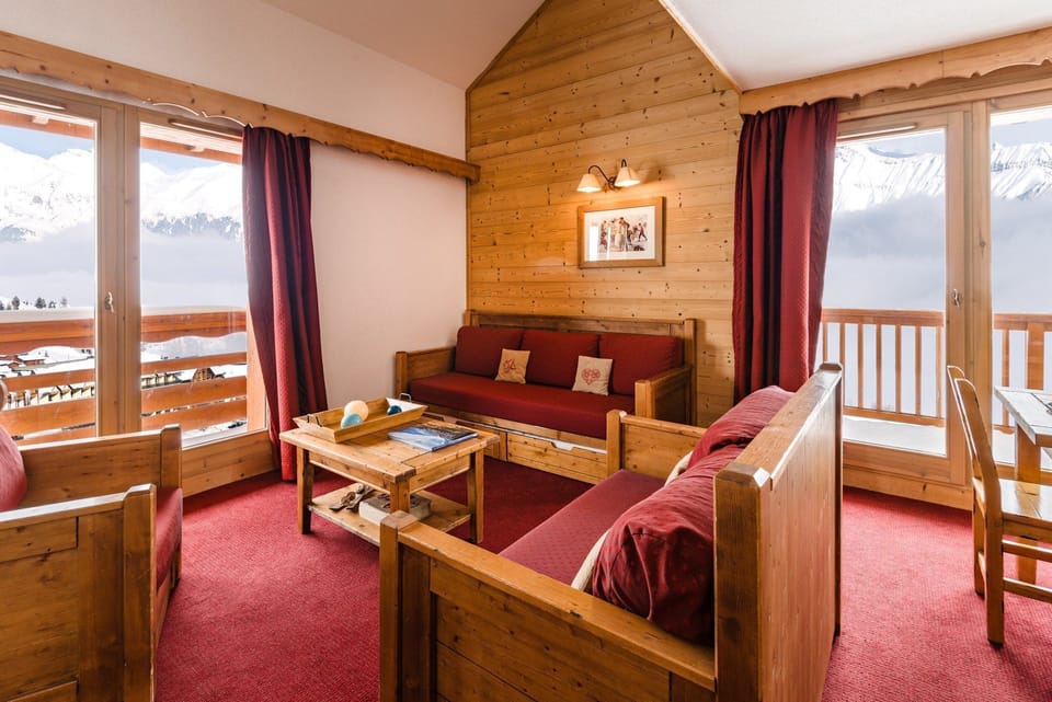 You will love to stay in our cozy and charming duplex apartment by the pistes!