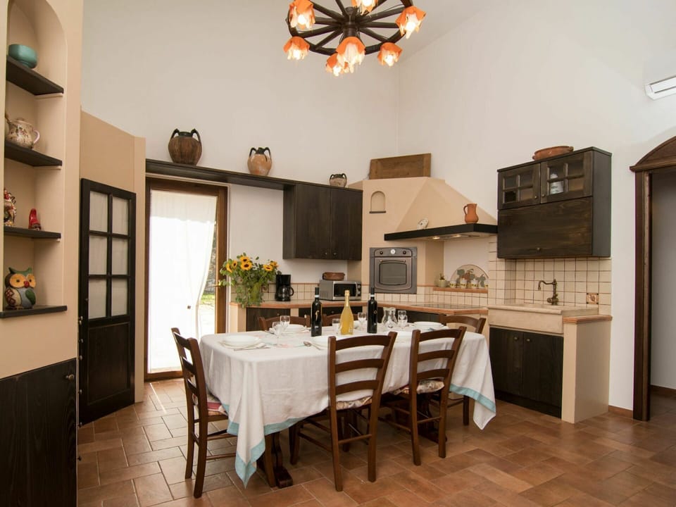 Room, Furniture, Property, Interior Design, Dining Room, Building, Floor, Ceiling, Table, Countertop