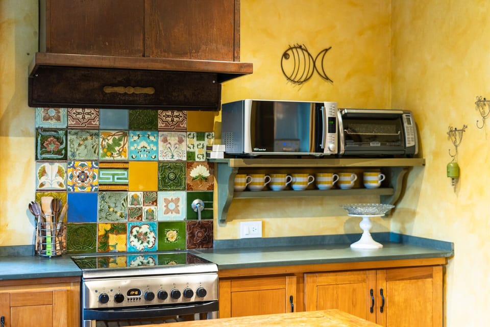 Kitchen, Microwave, Grill
Cocina, Microondas, Parrillita