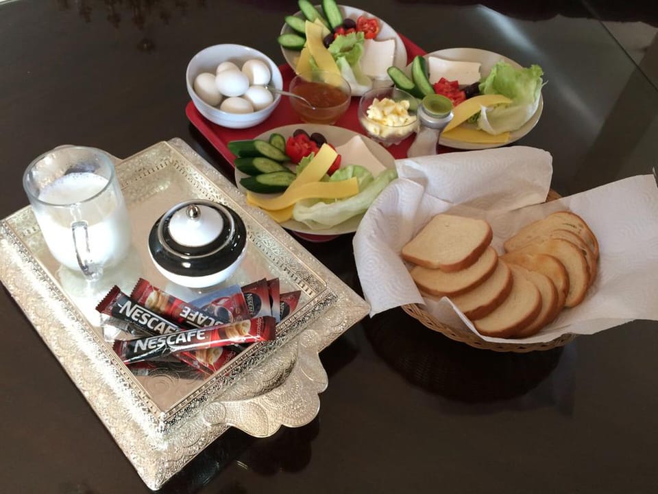Breakfast (optional, extra fee)