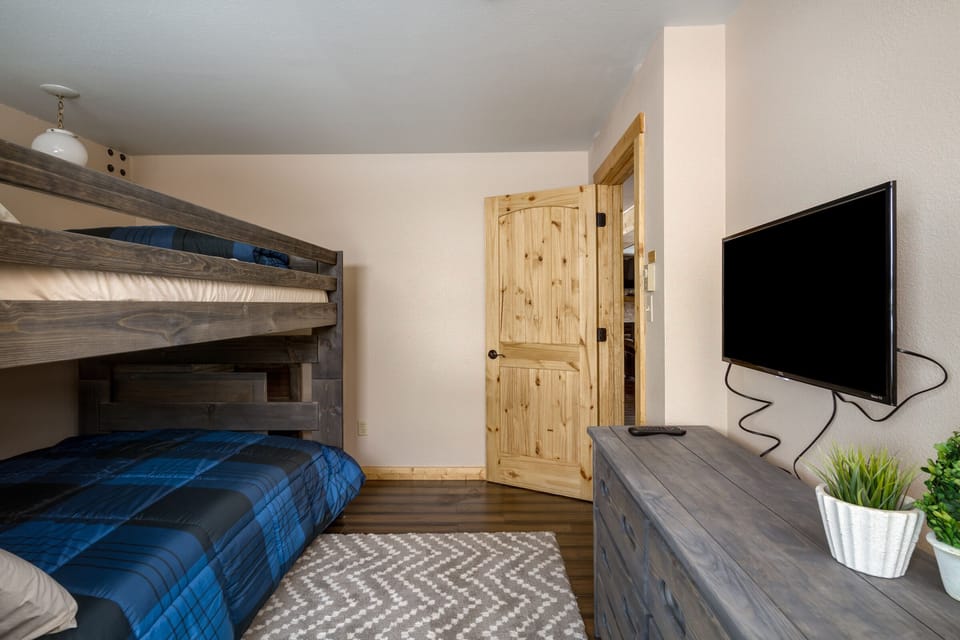 Bunk Room - Cable TV
