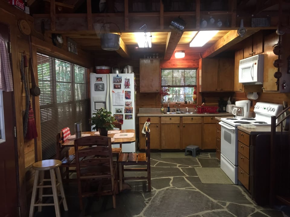 Kitchen/Dining Area