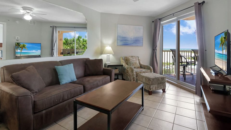 Surf Beach Room 205 Living Room(1)