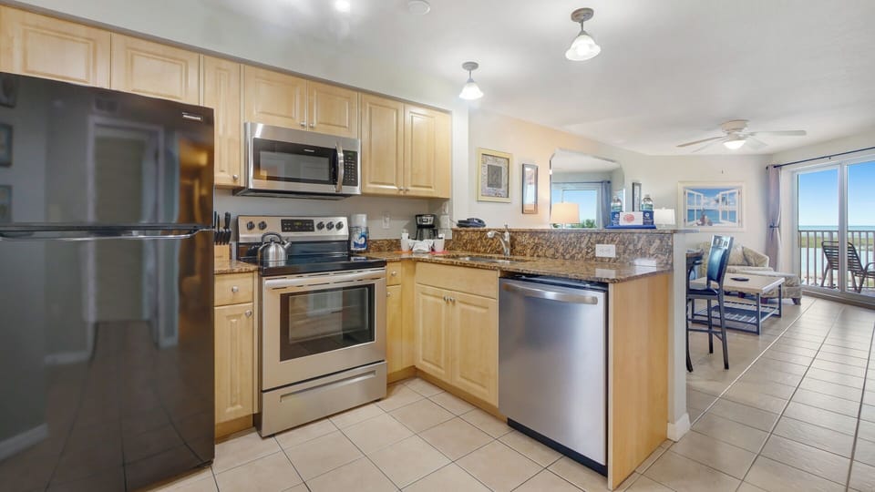 Surf Beach Room 305 Master Kitchen