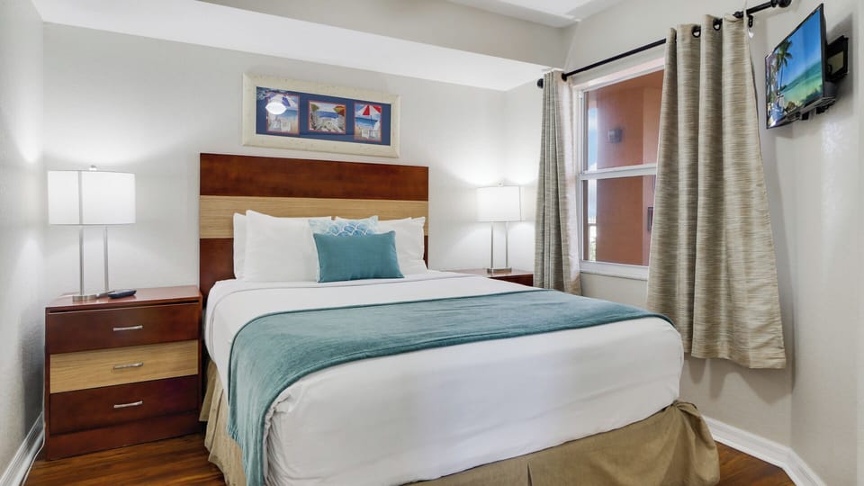 Surf Beach Room 401 Guest Bedroom (1)