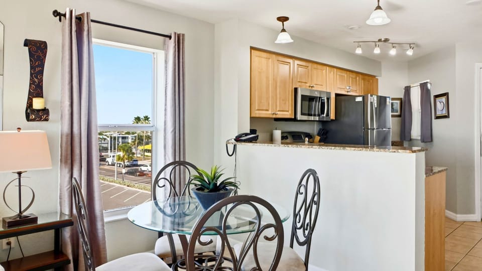 Surf Beach Room 406 Dining Area & Kitchen