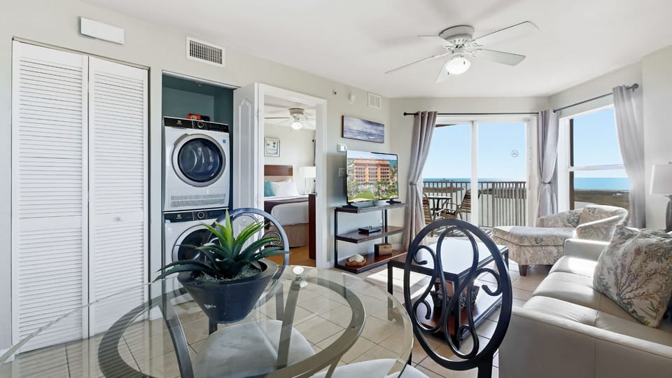 Surf Beach Room 406 Living Room