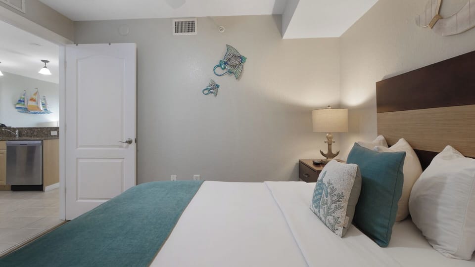 Surf Beach Room 303 Guest Bedroom (1)