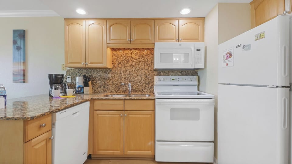 South Beach Room 205 Kitchen (1)