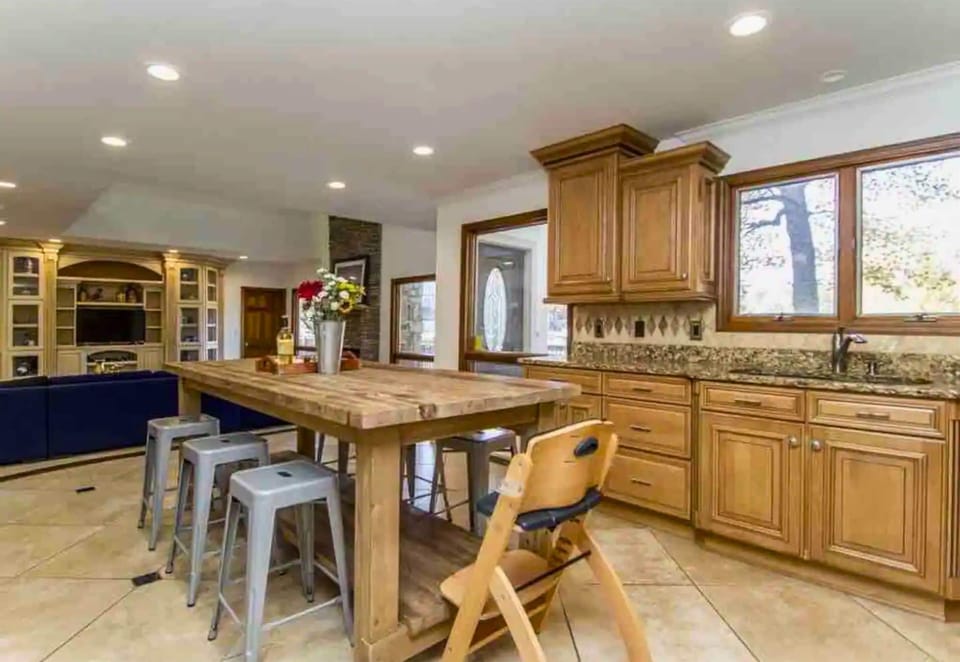 [Kitchen] The Island Offers Lots of Counter Space, Perfect for Cooking/Serving a Crowd and Has a High Chair so your Little Ones can Help Cook too!