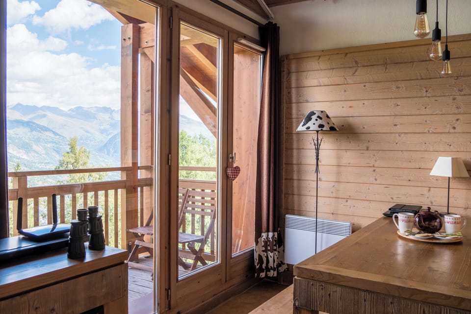 The living room has a large dining table, ideal for dinner, boardgames...