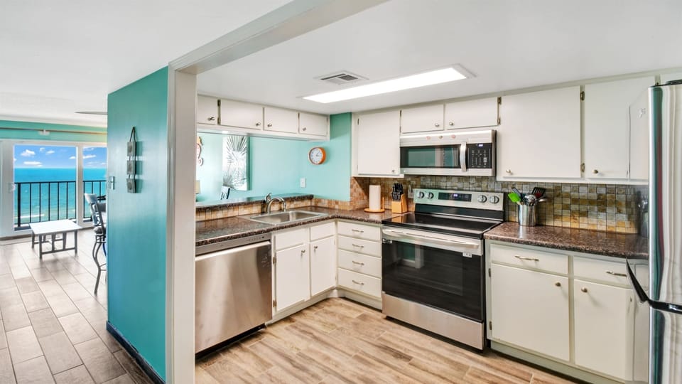 Fully furnished kitchen