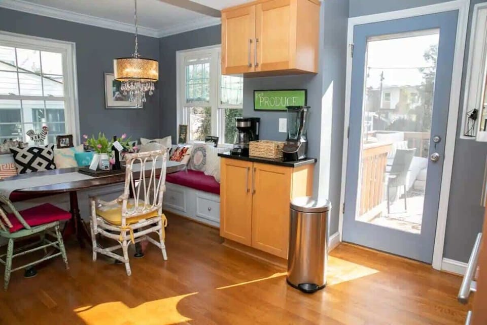 Grab a coffee and lounge on the built-in bench