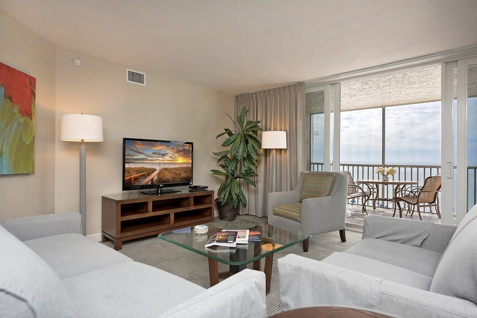 Relax and rejuvenate in our cozy and deluxe suite by the beach!
