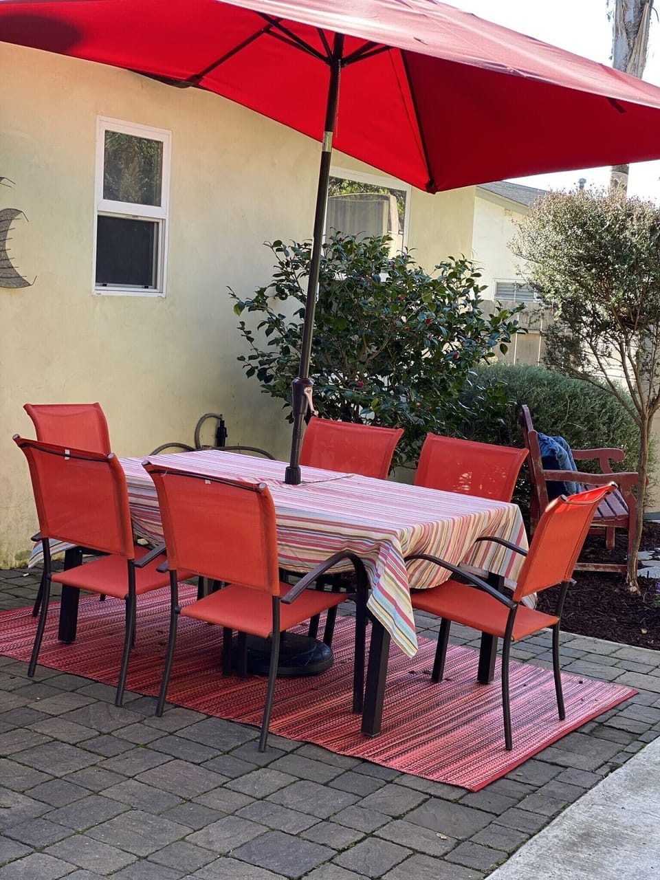 Outdoor eating/ sitting area