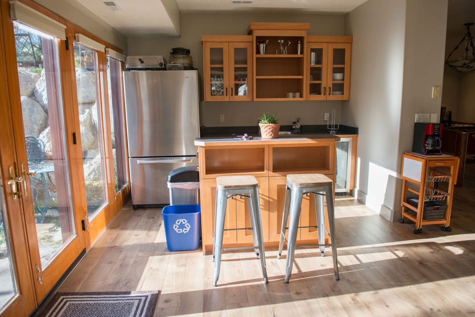 Functional kitchenette with hot plates, microwave, toaster oven, Instapot, crock
