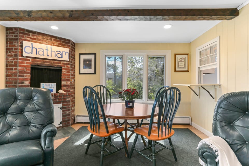 Great table for games, puzzles, or dining w/pass through from the kitchen