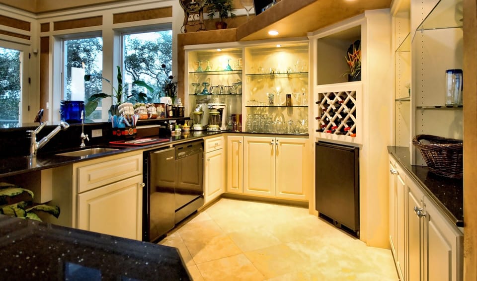 Wet Bar (mini fridge and ice machine not operable).
