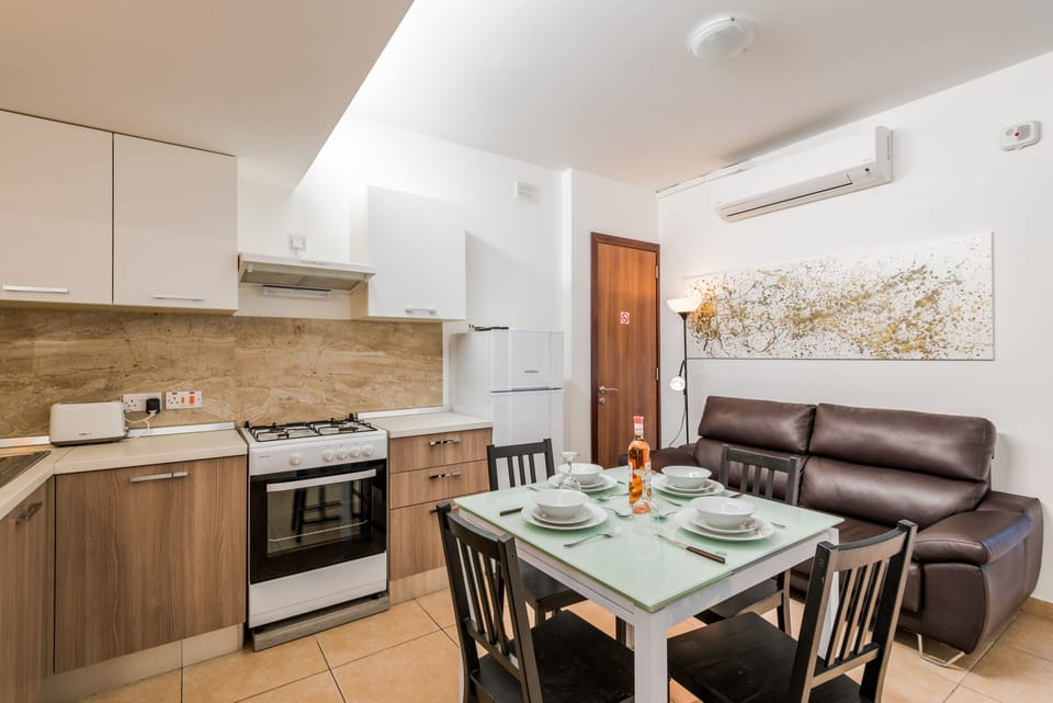 Fully Equipped Kitchen / Living / Dining.