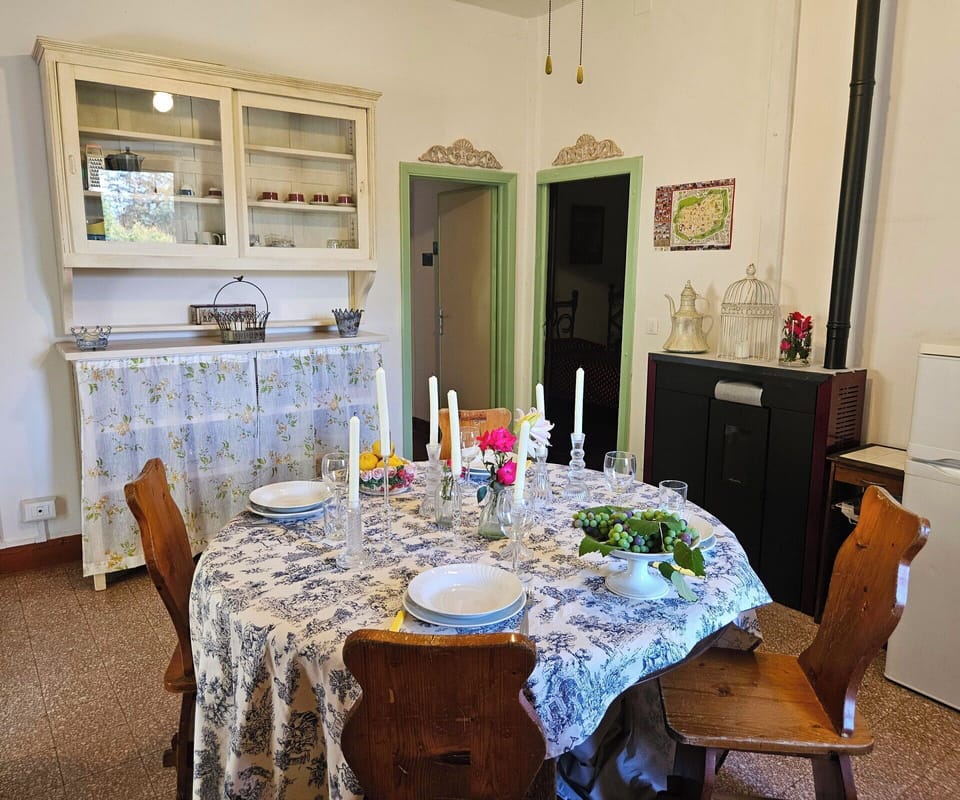 Furniture, Interior Design, Table, Dining Room, Tablecloth, Wood, Kitchen & Dining Room Table, Chair, Flooring, Textile