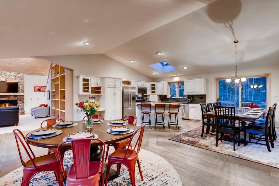 Large,open kitchen-seats up to 19! Enjoy granite counters & stainless appliances