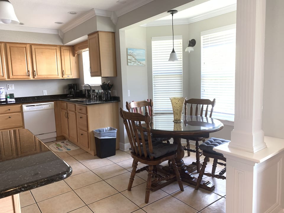 Eat-in Kitchen