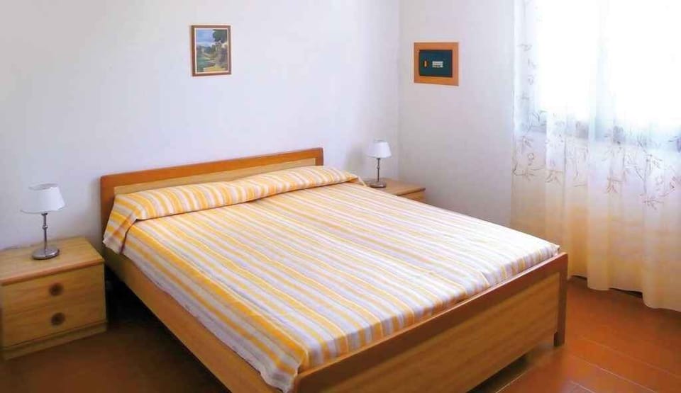 bedroom (example)