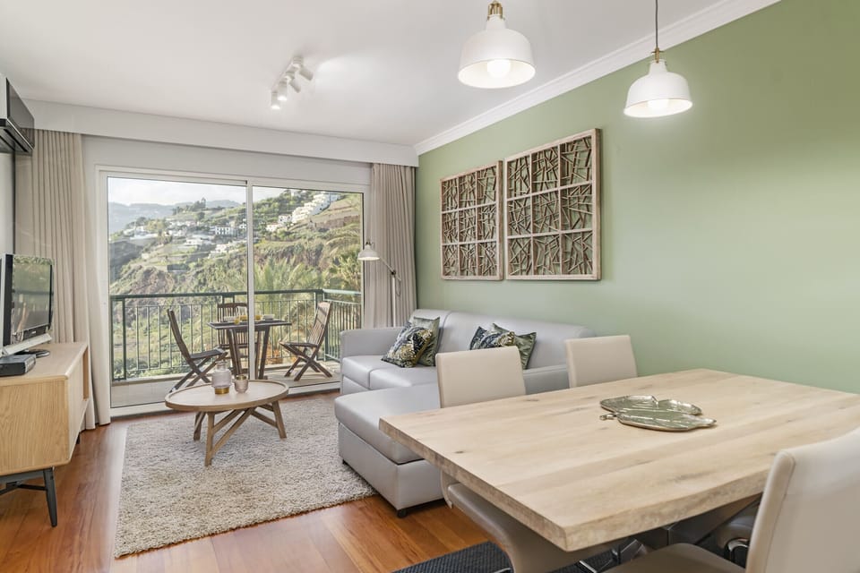 Livingroom and dining area
