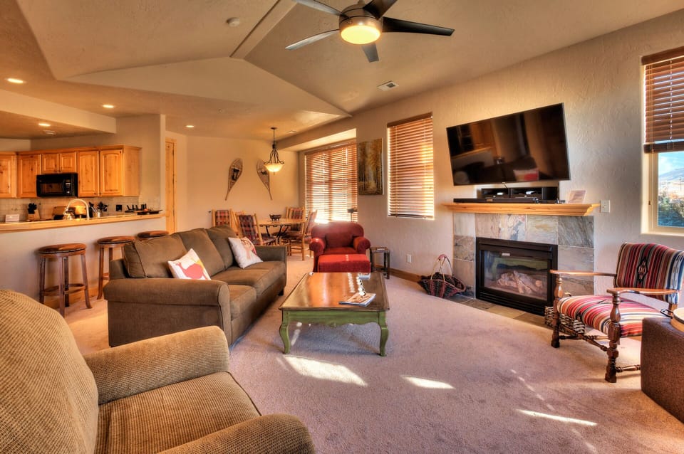 Relax & enjoy! Note:couch in photo replaced with Queen leather sleeper sofa. 