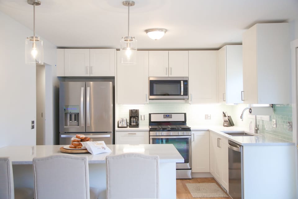 Brand new kitchen and appliances!