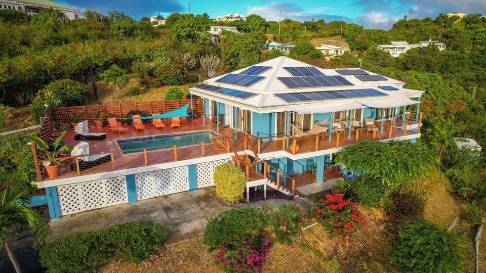 Secret Haven Villa walking distance to Secret Harbor Beach!