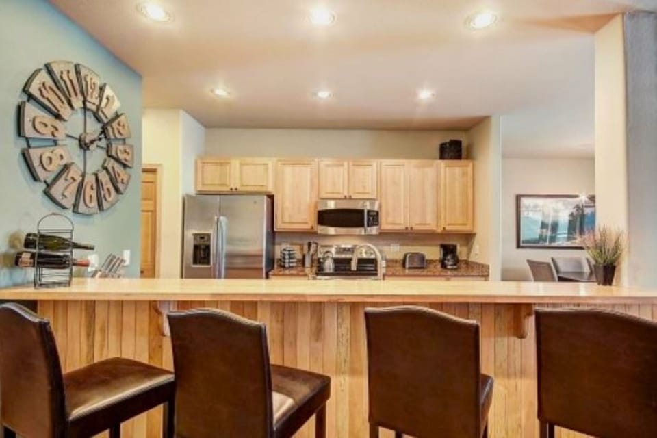 Kitchen Counter Seating to grab a snack or talk to the chef