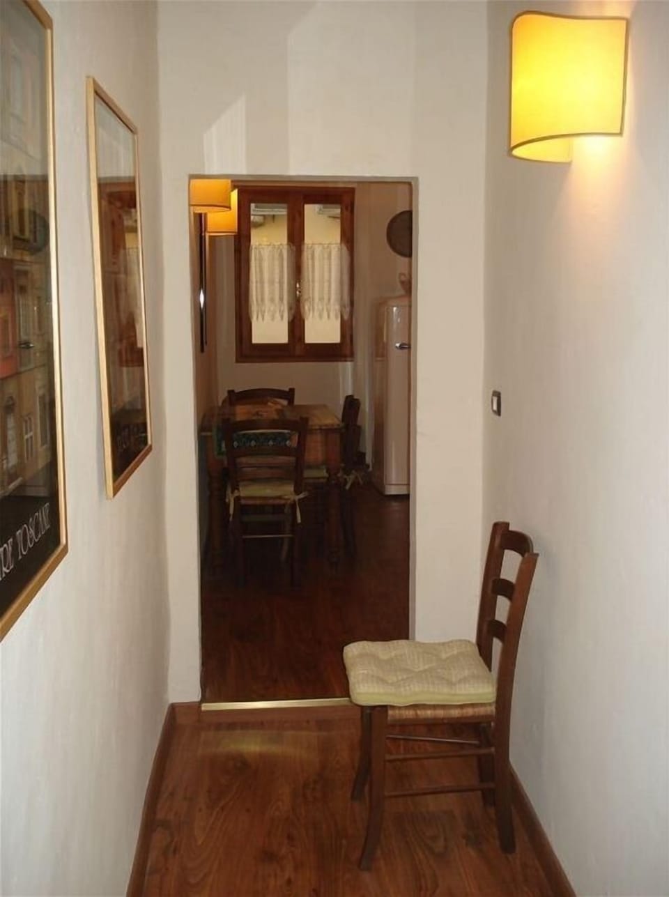 Hallway dividing livingroom from bedrooms