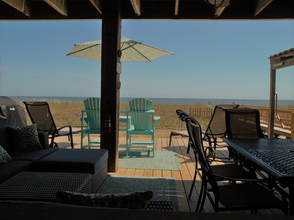 Downstairs entertainment deck
