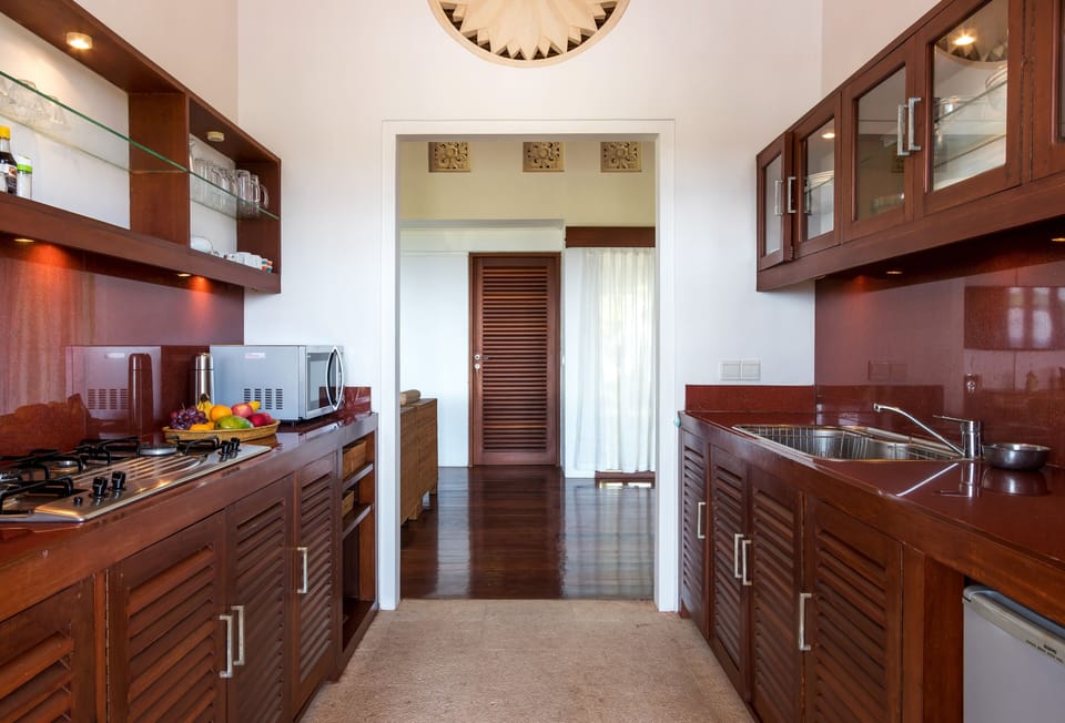 Simple and traditional kitchen where the staff or you can prepare your meals.