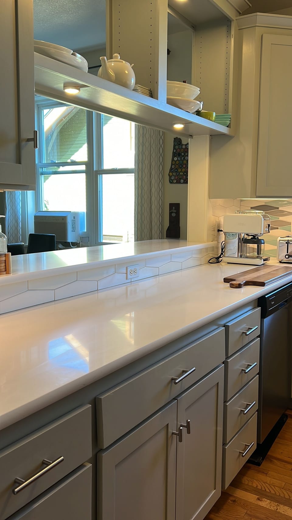 Kitchen has all the amenities- blender, coffee pot, Bodum, kids dishware