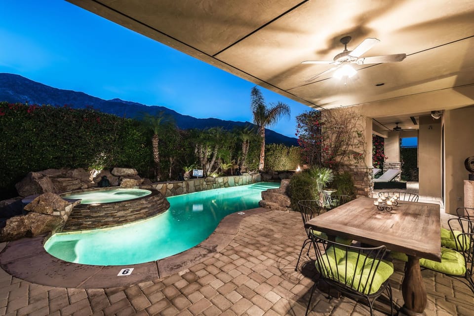 Covered Outdoor Patio with Dining Table, Misting System and Ceiling Fans