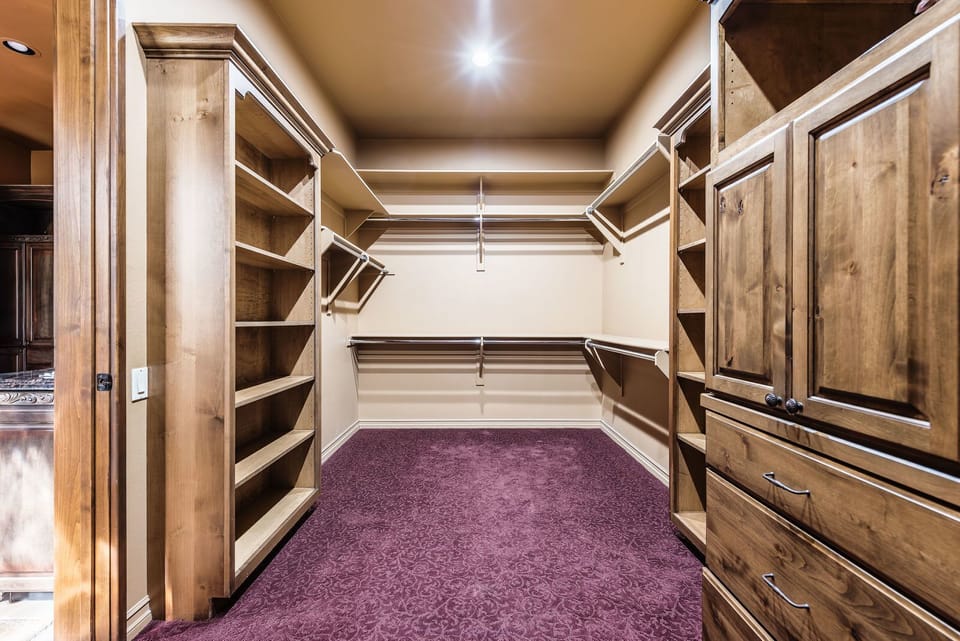 Large Master Bedroom Closet 